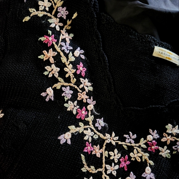 FLORAL TRIM KNIT SWEATER - Picture 6 of 9